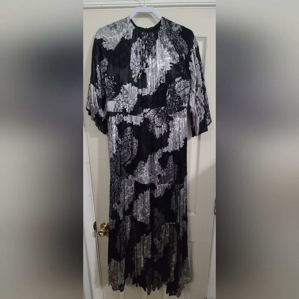Elegant Black and White Women's Maxi Dress